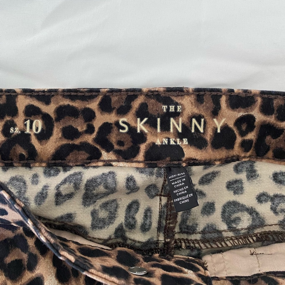 NWOT White House Blk Market leopard pants Sz 30. Never worn perfect cond. $20 - Picture 8 of 13